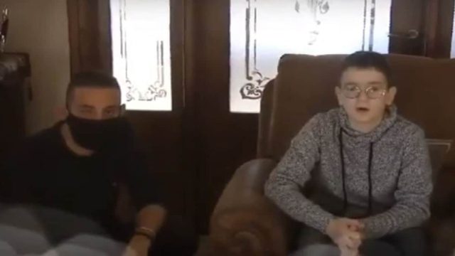 «Είμαι ο Φίλιππος και διαγνώστηκα με λευχαιμία» – Το συγκινητικό βίντεο 13χρονου που δίνει την μάχη του με τον καρκίνο (Video)