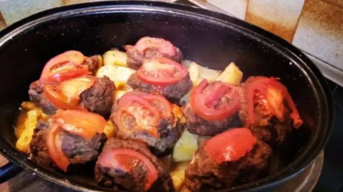 Γεμιστά μπιφτέκια με πατάτες στο φούρνο