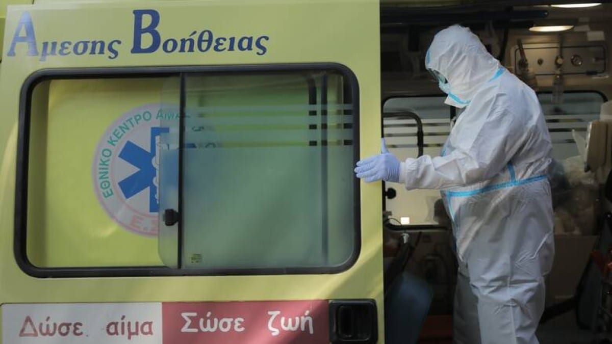 Κορωνοϊός: Πάνω από 30 κρούσματα σε γηροκομείο στο Περιστέρι – 18 άτομα στο νοσοκομείο (Video)