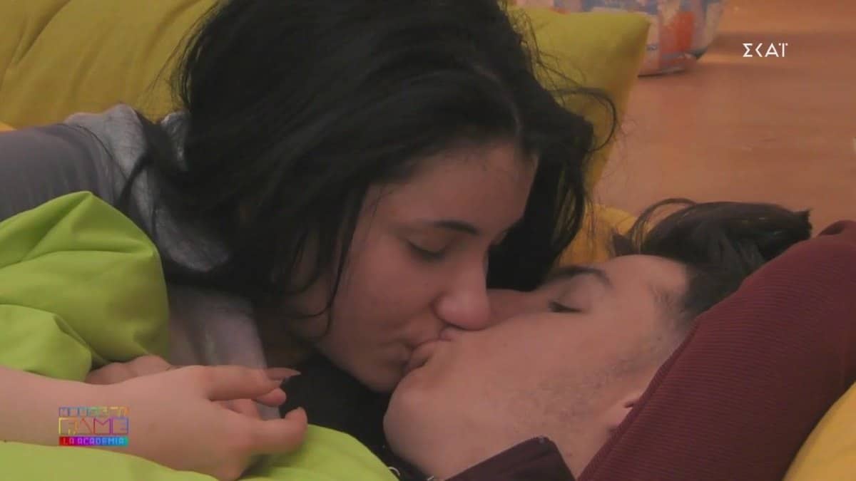 Γίνεται… Power of Love το House of Fame: Η κάμερα έπιασε το παθιασμένο φιλί Μαριάννας και Στέφανου