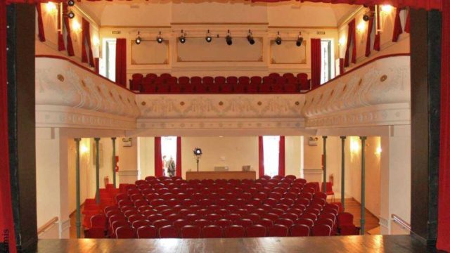 Εξελίξεις στην έρευνα για το γνωστό ηθοποιό-σκηνοθέτη: Κατάθεσε γυναίκα μάρτυρας για τις καταγγελίες