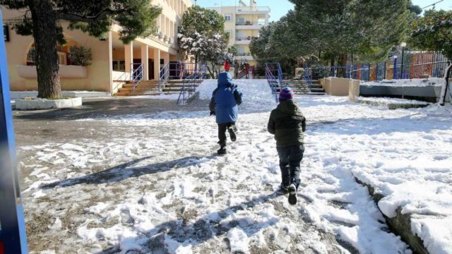 Κακοκαιρία “Μήδεια”: Ποια σχολεία θα παραμείνουν κλειστά την Τρίτη (16/02)