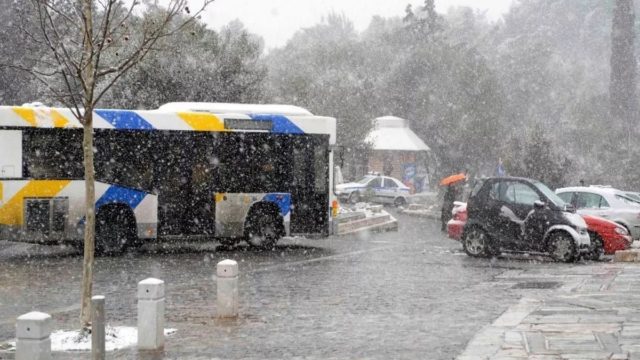 Κακοκαιρία Μήδεια: «Φρένο» στις συγκοινωνίες της Αθήνας – Χωρίς λεωφορεία και Ηλεκτρικό η Αττική