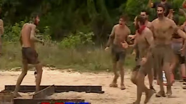 Survivor 4: Τραγικός Καλίδης – Πέταξε τον δίσκο στον Τριαντάφυλλο – Παραλίγο να του βγάλει το μάτι (video)