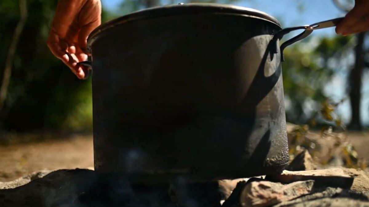 Survivor 4: Μπάχαλο η μπλε ομάδα – Μοιράζουν ξανά τις προμήθειες – Θα μαγειρεύει ο καθένας ξεχωριστά (video)