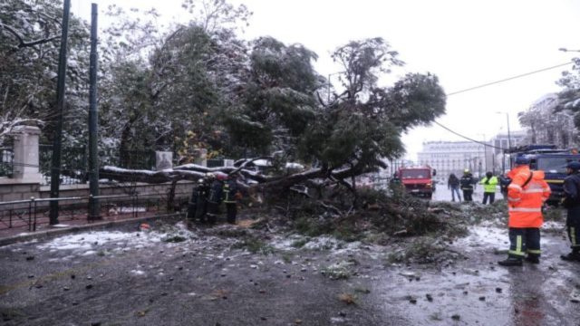 Κακοκαιρία «Μήδεια»: Ποιοι δρόμοι παραμένουν κλειστοί στην Αττική