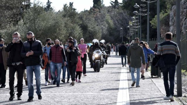 Lockdown: “Κλείδωσαν” τα νέα μέτρα στην Αττική – Επιστρέφει το Click Away