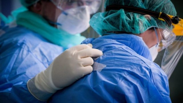Κορωνοϊός: Παρέλυσε 40χρονη νοσηλεύτρια στην Κέρκυρα μετά τη 2η δόση του εμβολίου (Video)