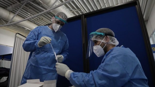 Κορωνοϊός: Συνεχίζεται η ασφυκτική πίεση με τα κρούσματα- Στο “κόκκινο” οι διασωληνωμένοι