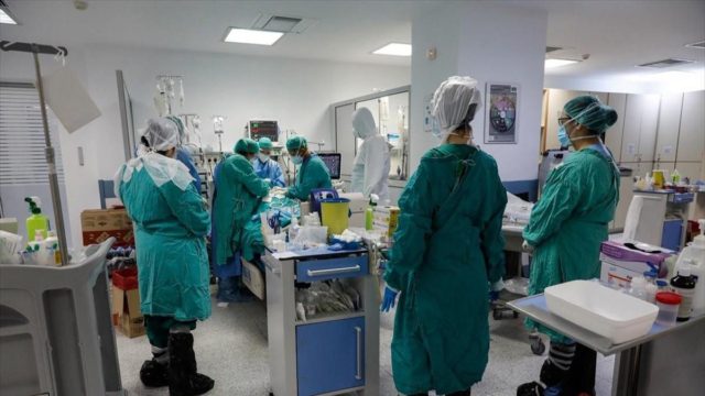 Κορωνοϊός: Απότομη αύξηση στους διασωληνωμένους και συναγερμός στο σύστημα υγείας