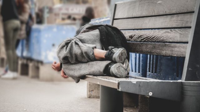Δήμος Αθηναίων: Έκτακτα μέτρα για την προστασία των αστέγων από το κρύο