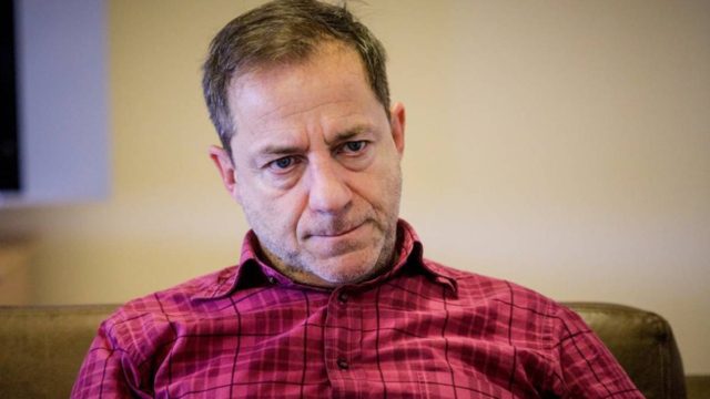 «Θύελλα» εναντίον του Δημήτρη Λιγνάδη: Φτάνει στο σημείο να κλείσει το Facebook