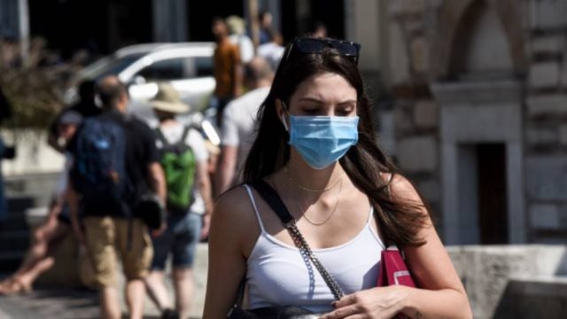 Ο εφιάλτης συνεχίζεται: Η αλλαγή στην χρήση μάσκας που ανατρέπει όλη την καθημερινότητά μας