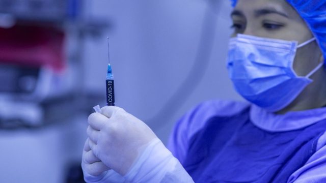 Κορωνοϊός: Στα ύψη οι μεταλλάξεις του ιού στην Ελλάδα – “Μάχη” για την μείωση τους