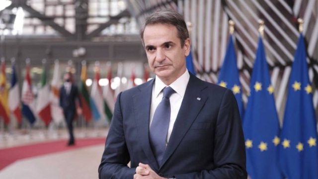 Τρέχει η κυβέρνηση: Το νούμερο που δείχνει δύσκολες μέρες παρά τα εμβόλια