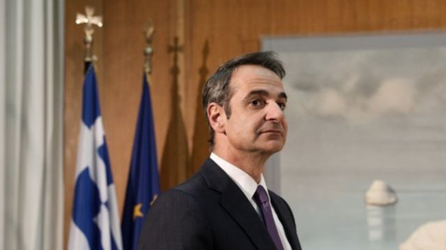 Τα γυρνά η κυβέρνηση: Αλλάζει τη σειρά με την οποία θα ανοίξουμε μετά το lockdown