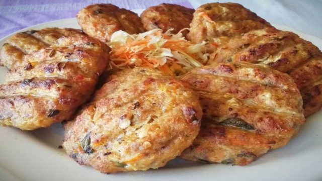 Αφράτα μπιφτέκια κοτόπουλου με παρμεζάνα!