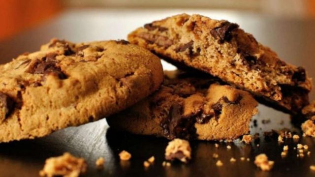Εύκολα cookies βουτύρου με σοκολάτα