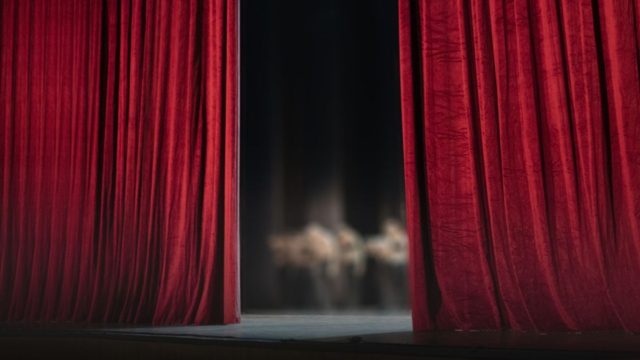 “Ο Δ.Λ. με πέταξε στο κρεβάτι και έπεσε πάνω μου…”: Στο φως νέα ανατριχιαστική μαρτυρία!
