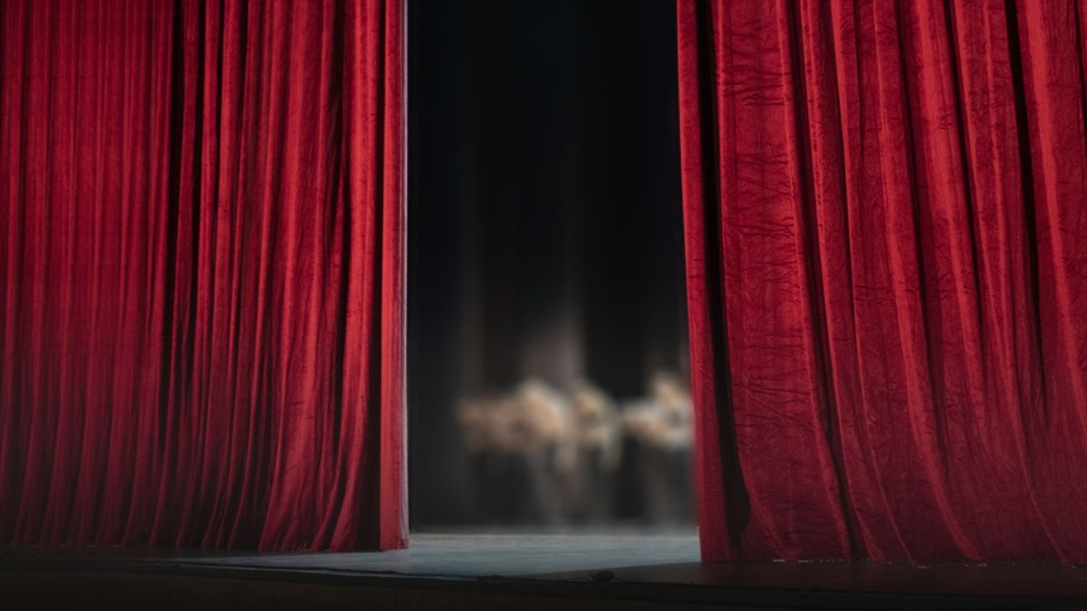 “Ο Δ.Λ. με πέταξε στο κρεβάτι και έπεσε πάνω μου…”: Στο φως νέα ανατριχιαστική μαρτυρία!
