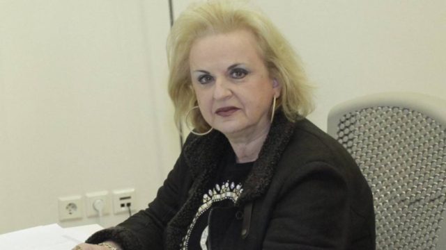 «Μη βιάζεστε ακόμη, θα βγάλουμε τις μάσκες…» – Η Ματίνα Παγώνη μας «προσγειώνει»