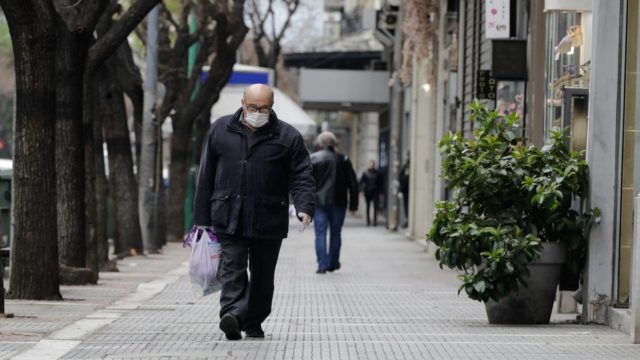 “Βόμβα” για το lockdown: “Θα συνεχιστεί για ακόμη δύο μήνες η πανδημία”