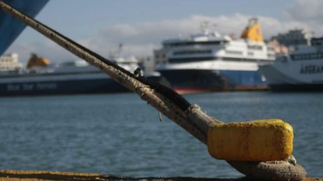 Απεργία: “Δένουν” για 48 ώρες τα πλοία στα λιμάνια