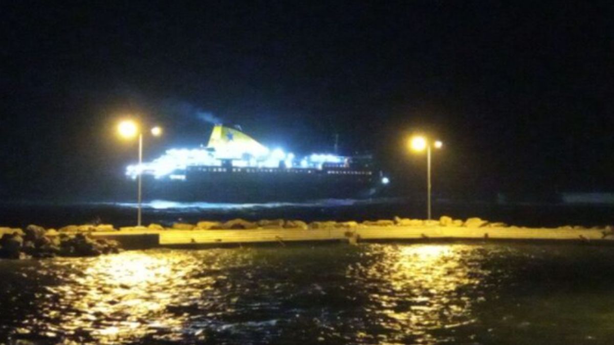 Πρόσκρουση του Νήσος Μύκονος στο λιμάνι του Αγίου Κηρύκου Ικαρίας