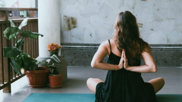 Rabbit yoga: Χαμός στο εξωτερικό με τη νέα τάση – Τι είναι (Video)