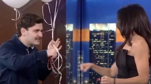 Δεν την κάλεσε στο πάρτι αλλά της… πήρε μπαλόνια: Ο “Ρε Ματζόρε” συναντάει για πρώτη φορά την Ανθή Βούλγαρη μετά το viral βίντεο!