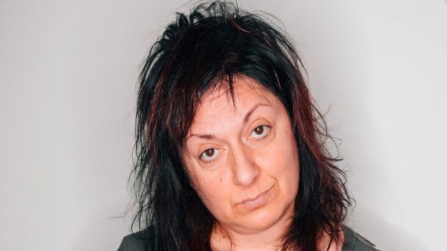 “Έξαλλη” η Σοφία Μουτίδου: “Η Ελένη Καστάνη μας είχε κάνει μαύρη τη ζωή πάνω στη…” (video)