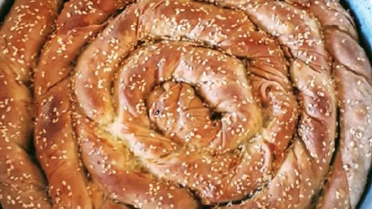 Στριφτή τυρόπιτα με λαδοτύρι και χειροποίητο φύλλο