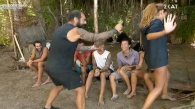 Survivor 4: Ντάφι ευλόγησον – Έκανε αγιασμό στο πόδι της Σοφίας και σε όλη την ομάδα