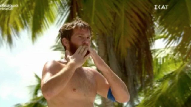 Survivor 4: Απαράδεκτος ο Τζέιμς – Ο Μπόγδανος του έδωσε συγχαρητήρια κι εκείνος τον είπε «μ@λ@κ@»