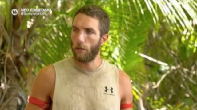 Survivor 4: «Καρφιά» από τον «Κόρο» – «Εγώ είμαι τραυματίας 15 μέρες κι εκείνοι χλαπακιάζουν τις καρύδες»