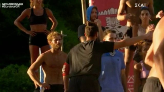 Survivor 4: Προκλητικός ο Κώστας Παπαδόπουλος – Άρχισε το bullying στον Μακρόπουλο μετά την νίκη του