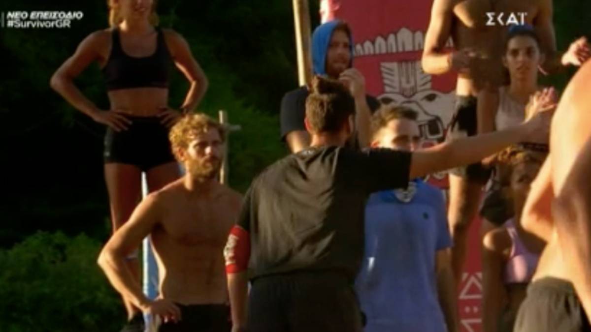 Survivor 4: Προκλητικός ο Κώστας Παπαδόπουλος – Άρχισε το bullying στον Μακρόπουλο μετά την νίκη του
