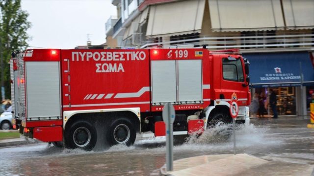 Τραγωδία στον Έβρο: Πυροσβέστης “έχασε” την ζωή του στην προσπάθεια απεγκλωβισμού μαθητών