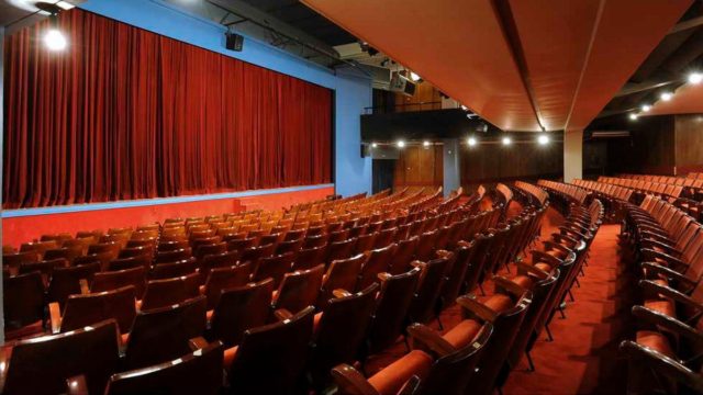 Σεξουαλική παρενόχληση: Κατατέθηκε η πρώτη μήνυση σε βάρος γνωστού σκηνοθέτη του θεάτρου