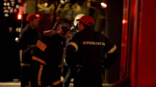 Θεσσαλονίκη: Φωτιά ξέσπασε σε κατάστημα – Ανασύρθηκε ένας άνδρας