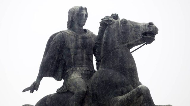 Η φωτογραφία της ημέρας: Η «Μήδεια» άφησε αποτύπωμα με χιόνια στο κέντρο της Θεσσαλονίκης
