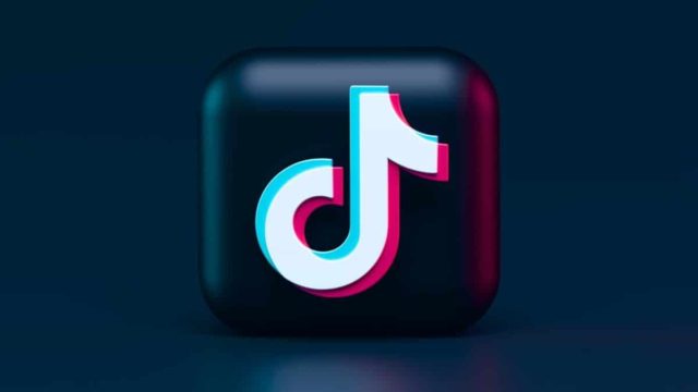 Ξέχνα το TikTok. Το νέο αστέρι των social media είναι το Clubhouse