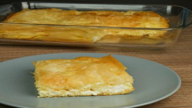 Γρήγορη τυρόπιτα με γιαούρτι και φέτα (Video)