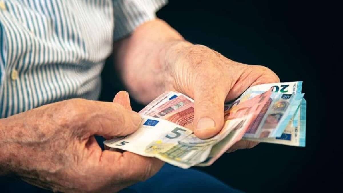 Εκκρεμείς συντάξεις: Την Δευτέρα (15/02) η τροπολογία για την καταβολή της εθνικής σύνταξης – Ποια θα είναι τα ποσά