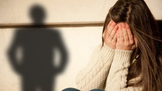 Ρόδος: «Με άγγιζε από την Α’ Γυμνασίου» – Κατάθεση «φωτιά» της 14χρονης για τον βιασμό της από 35χρονο σύντροφο της μητέρας της