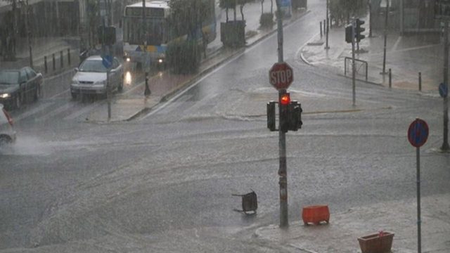 Κακοκαιρία στην Αττική – Σφοδρή βροχόπτωση σε πολλές περιοχές!