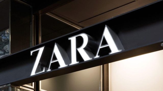 Zara: Η μπλούζα που θα απογειώσει το στιλ σας κοστίζει μόνο 9,95€!