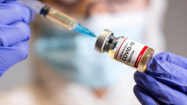 Κορωνοϊός: Πάνω από 30 εκατομμύρια Βρετανοί έλαβαν την πρώτη δόση του εμβολίου