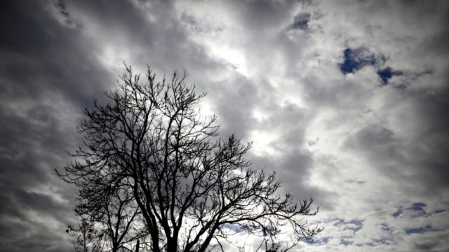 Καιρός σήμερα: Τοπικές βροχές και αφρικανική σκόνη!