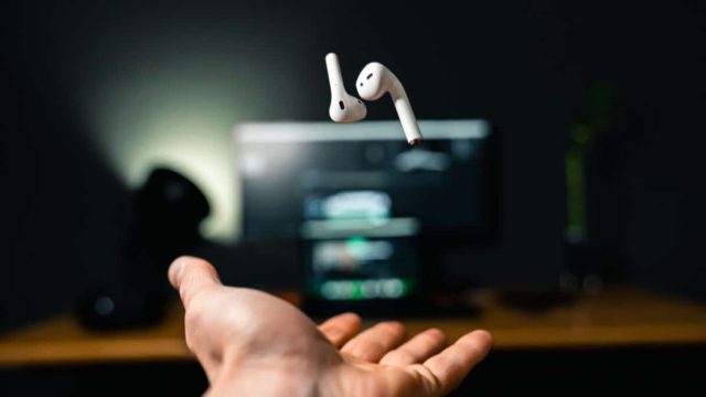 Apple: Διέρρευσαν νέες φωτογραφίες από τα 3ης γενιάς AirPods
